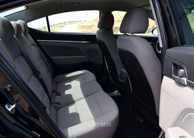 Hyundai Elantra 2020 — լուսանկար 11