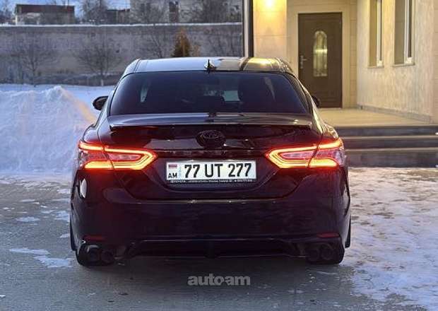 Toyota Camry 2020 — photo 2