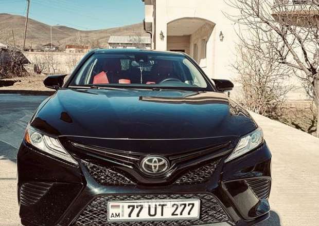 Toyota Camry 2020 — photo 1
