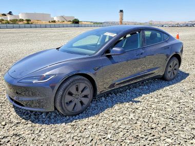 Tesla Model 3  2026 