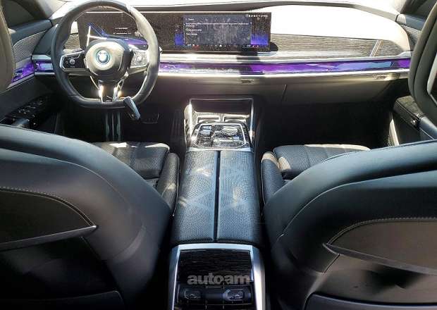 BMW i7