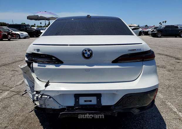 BMW i7