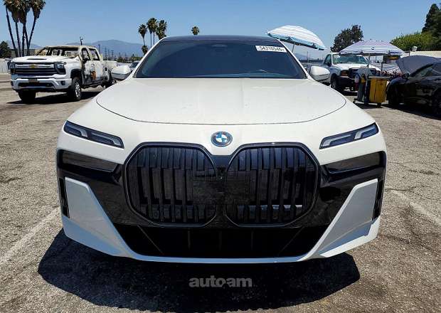 BMW i7