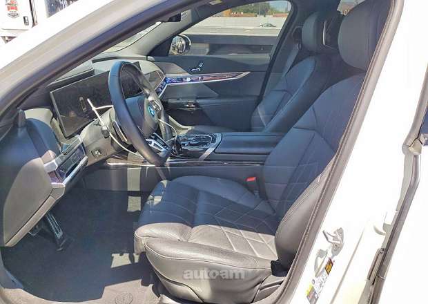 BMW i7