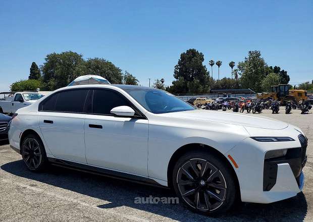 BMW i7