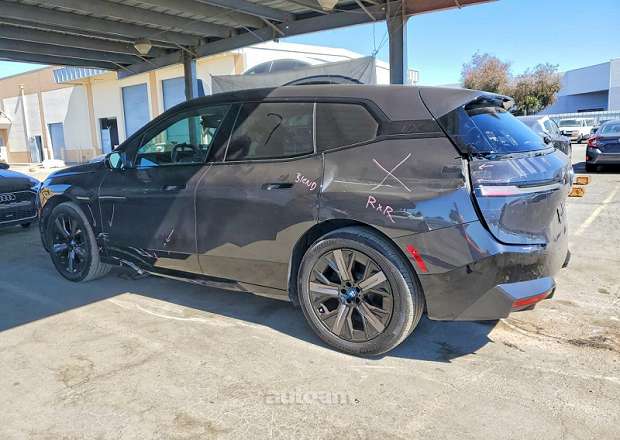 BMW iX