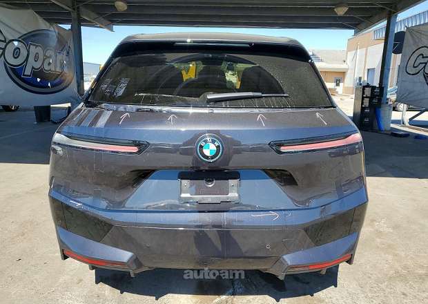 BMW iX