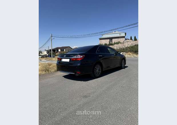 Toyota Camry 2017 — լուսանկար 3