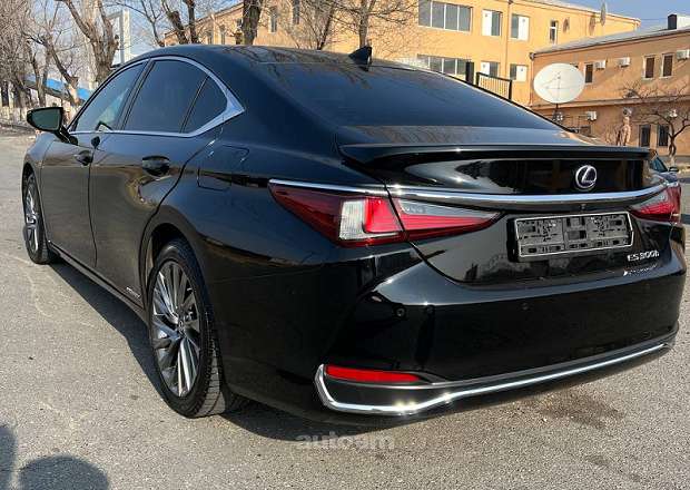 Lexus ES 300 2020 — լուսանկար 4
