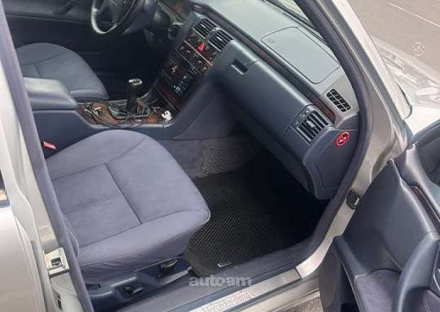 Mercedes-Benz E-Class 2000 — լուսանկար 10