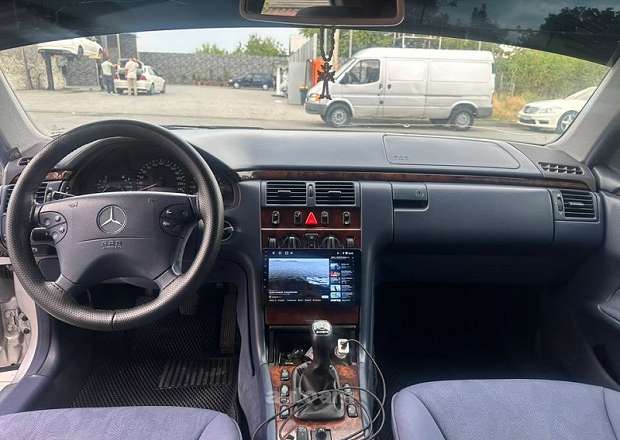 Mercedes-Benz E-Class 2000 — լուսանկար 9