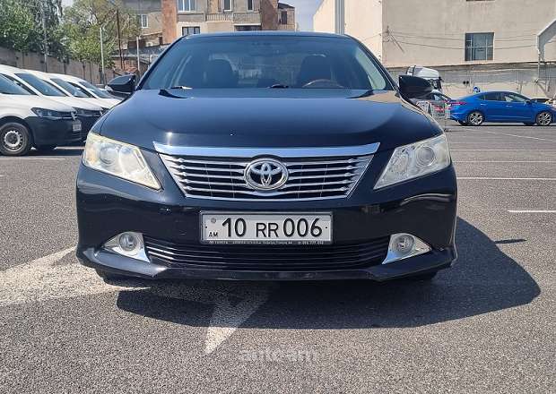 Toyota Camry 2012 — photo 1