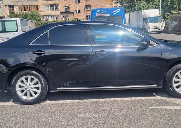 Toyota Camry 2012 — photo 3