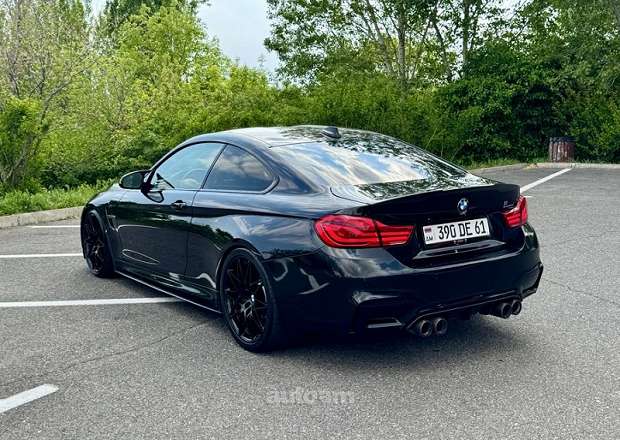 BMW M4 2018 — photo 9