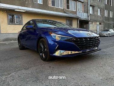 Hyundai Elantra  2022 