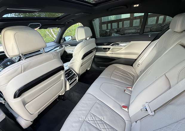 BMW 750