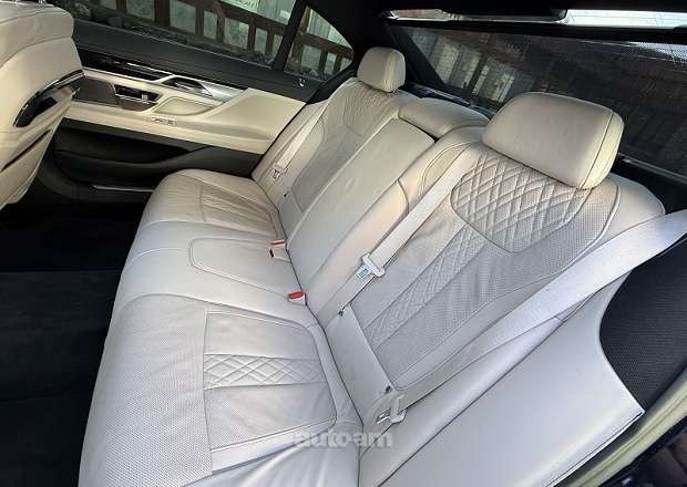 BMW 750