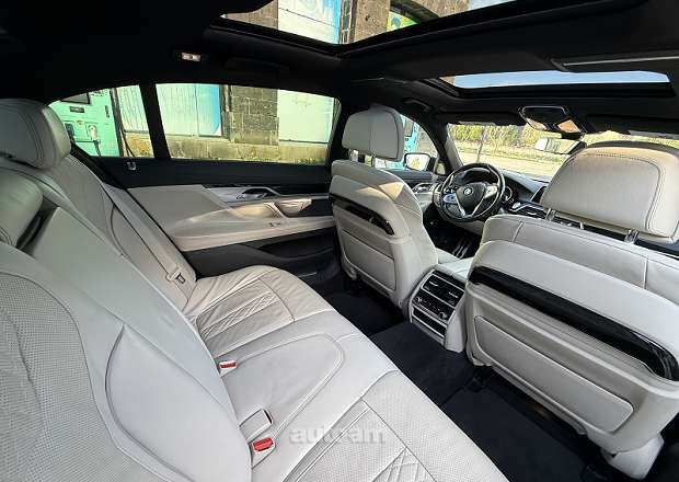 BMW 750