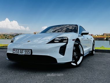 Porsche Taycan  2020 