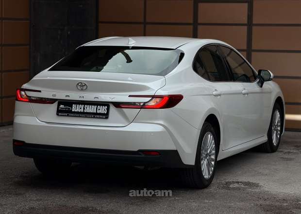 Toyota Camry 2025 — լուսանկար 5