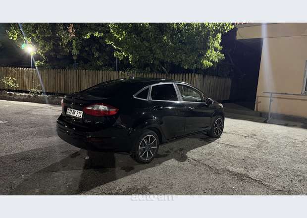 Ford Fiesta 2018 — լուսանկար 6