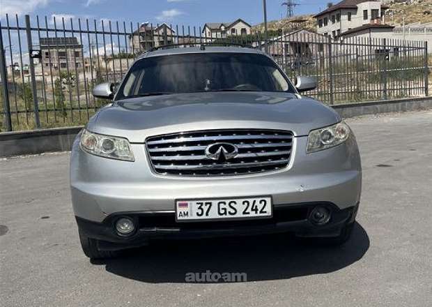 Infiniti FX35 2004 — photo 1