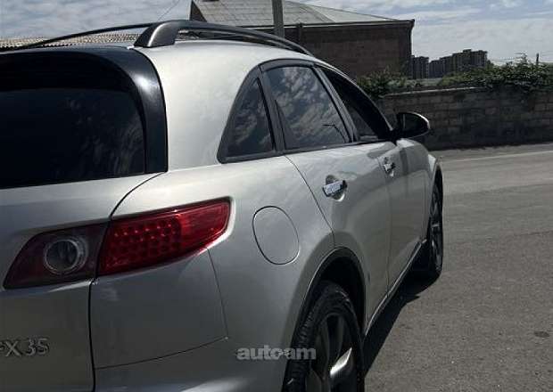 Infiniti FX35 2004 — photo 3