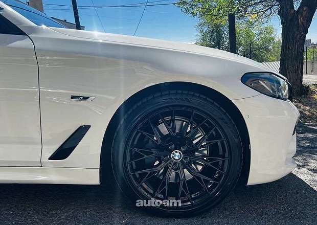 BMW 530 2022 — լուսանկար 2