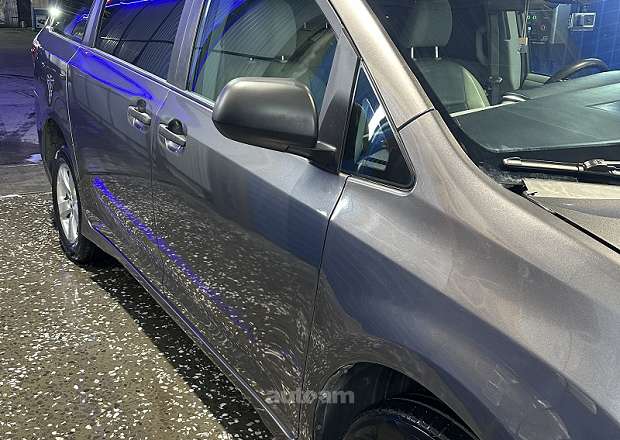 Toyota Sienna 2018 — լուսանկար 6