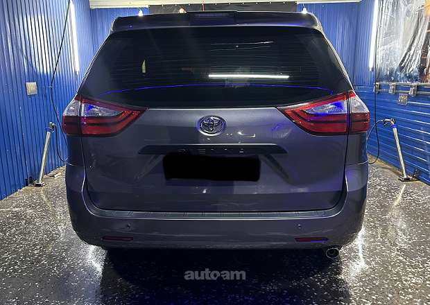 Toyota Sienna 2018 — լուսանկար 2