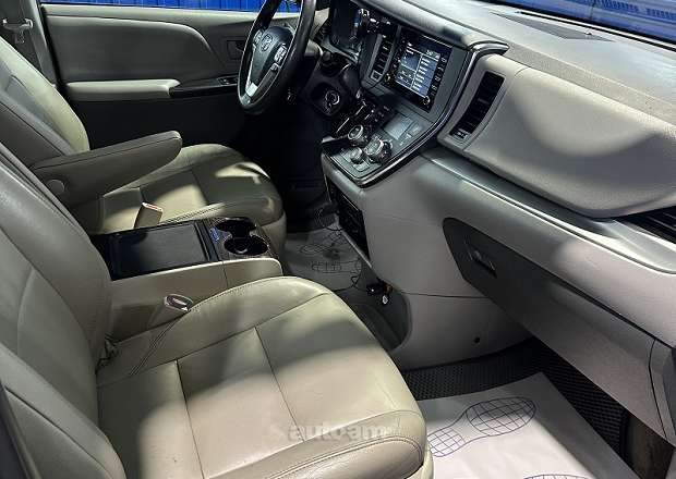 Toyota Sienna 2018 — լուսանկար 10