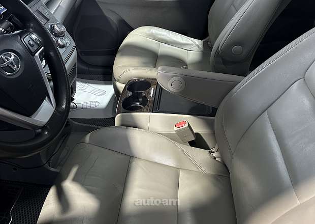 Toyota Sienna 2018 — լուսանկար 8