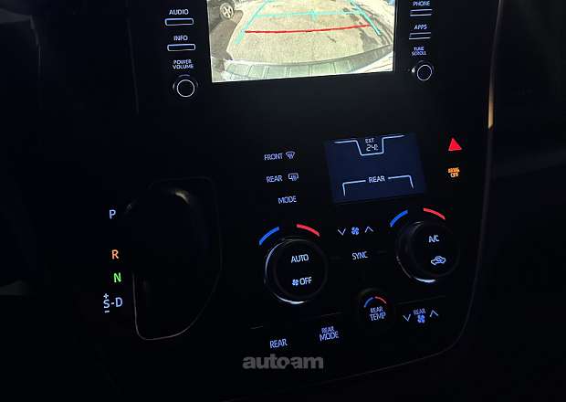 Toyota Sienna 2018 — լուսանկար 12