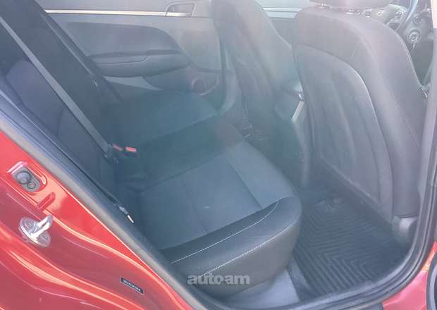 Hyundai Elantra 2017 — photo 9