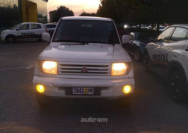 Mitsubishi Pajero 2000 — photo 10