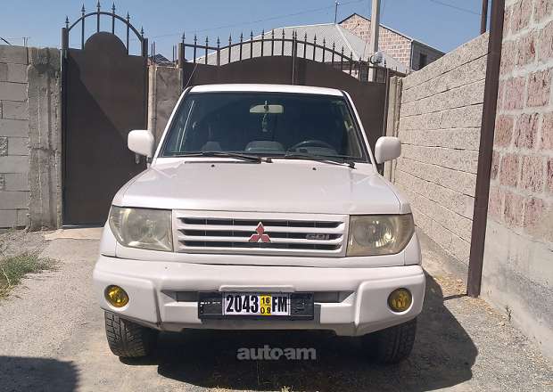 Mitsubishi Pajero 2000 — photo 2