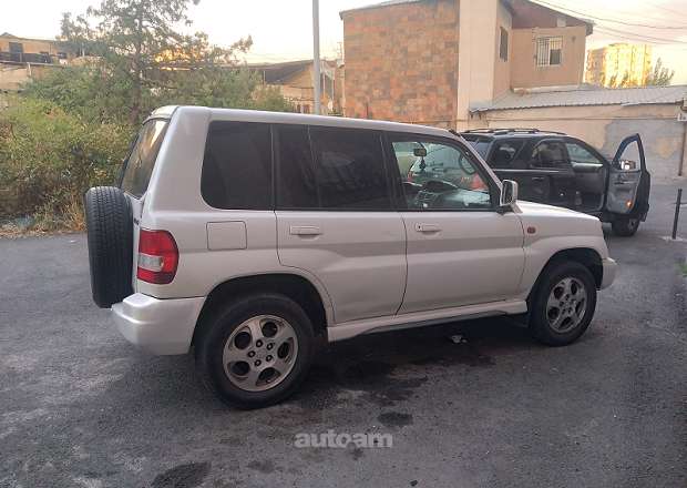 Mitsubishi Pajero 2000 — photo 3