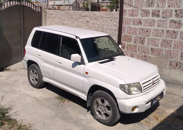 Mitsubishi Pajero 2000 — photo 1