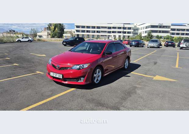 Toyota Camry 2013 — լուսանկար 3