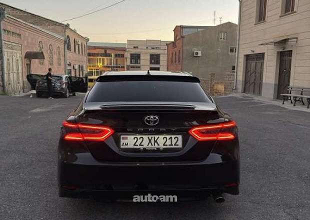 Toyota Camry 2020 — լուսանկար 8