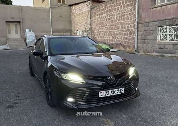 Toyota Camry 2020 — լուսանկար 2