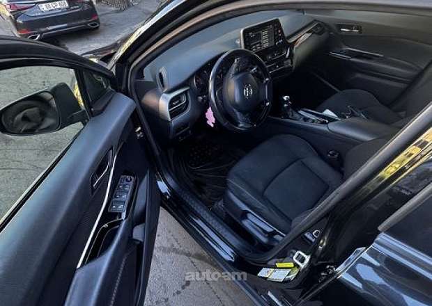 Toyota C-HR 2018 — լուսանկար 5