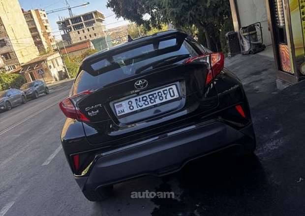 Toyota C-HR 2018 — լուսանկար 7