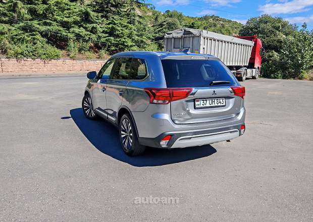 Mitsubishi Outlander 2020 — լուսանկար 3