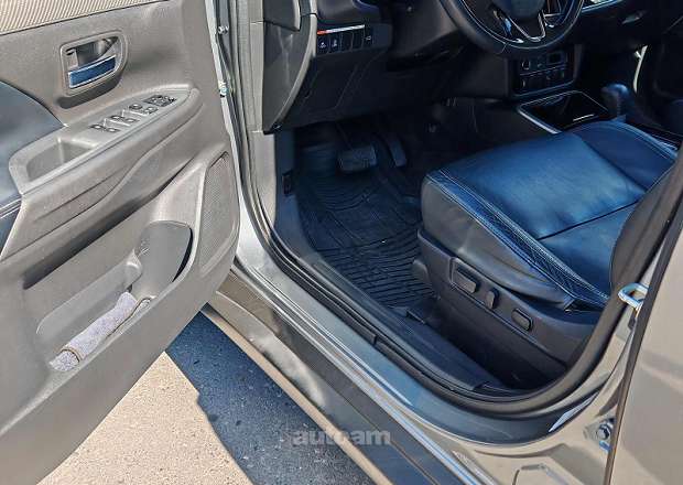Mitsubishi Outlander 2020 — լուսանկար 9