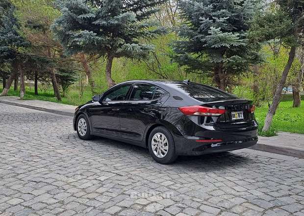 Hyundai Elantra 2018 — լուսանկար 3