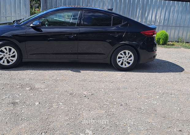 Hyundai Elantra 2018 — լուսանկար 9