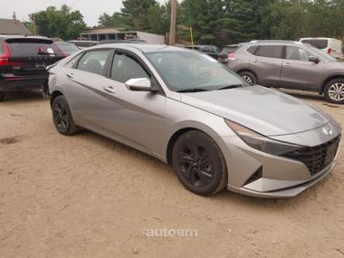 Hyundai Elantra  2022 