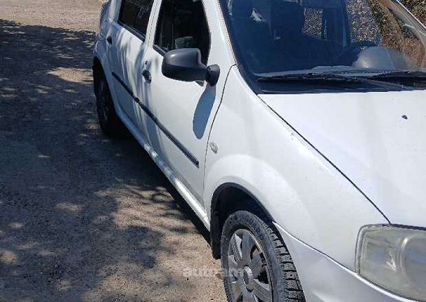 Renault Logan 2010 — photo 2