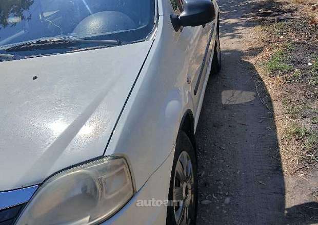 Renault Logan 2010 — photo 3